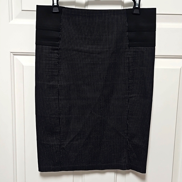 ✨️Pretty Slip On Striped Pencil Skirt with Wide Elastic on Sides of the Waist - Picture 16 of 16